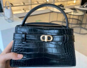 CHARLES&KEITH鱷魚紋凱莉包手提斜挎婚包包女包生日禮物七夕禮物CK2-50270880-1 Black黑色 S 曬單實拍圖
