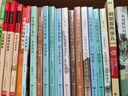 詩(shī)詞話人生系列套盒（全12冊(cè)）附贈(zèng)精美書簽 中國(guó)歷史上12位偉大的詩(shī)人、詞人，寫盡了他們的才情人生。其中李白比《長(zhǎng)安三萬(wàn)里》寫得更豪放，杜甫比《長(zhǎng)安三萬(wàn)里》寫得更加悲情。 曬單實(shí)拍圖