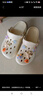 名創(chuàng)優(yōu)品（MINISO）洞洞鞋男女夏季外穿涼鞋防滑厚底踩屎感包頭涼拖鞋 卡其+趣味零食 曬單實拍圖