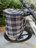 皓梵潔小型電動(dòng)自行車(chē)籃子前車(chē)筐配件直徑24厘米牛津防水車(chē)框儲物箱山地 黑色格子【有蓋】+加厚墊片 曬單實(shí)拍圖