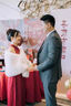 婚紗一字披肩女秋冬狐貍毛結(jié)婚皮草斗篷新娘禮服旗袍外搭宴會(huì)喜婆 白色一字披肩（豪華版+胸針） 曬單實(shí)拍圖