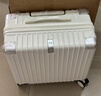貝初眾行李箱18寸小型登機拉桿箱旅行箱密碼箱可上飛機出口轉內銷(xiāo)皮箱 PLUS煥新款-珠光白【杯架+手機支架+防撞包角】 18英寸 可登機 適合1~3天短途出 曬單實(shí)拍圖