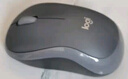 羅技（Logitech）M220 輕音鼠標(biāo) 無線鼠標(biāo) 辦公鼠標(biāo) 對(duì)稱鼠標(biāo) 帶無線微型接收器 灰黑色 曬單實(shí)拍圖