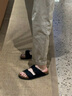 BIRKENSTOCK勃肯德國進口男女款牛皮絨面革軟底Arizona雙扣拖鞋 黑色窄版0951323 38 曬單實拍圖