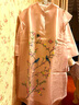 金菊國(guó)風(fēng)元素桑蠶絲刺繡花春夏新款立領(lǐng)短袖半開襟改良旗袍女式連衣裙 粉色 XL(170/92A) 曬單實(shí)拍圖