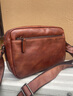 慢時(shí)光（mantime）復古手工真皮斜挎包休閑男包通勤郵差包頭層牛皮單肩包商務(wù)背包 淺棕色 曬單實(shí)拍圖