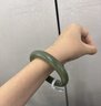 商朝天然和田玉細(xì)條手鐲女款蘋(píng)果綠美人條玉鐲子送女友生日禮物帶證書(shū) 蘋(píng)果綠美人條 52-54mm 曬單實(shí)拍圖