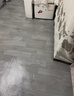 pvc耐用加厚地板革3米寬x6米長3.7米臥室房間軟裝耐磨水泥地直接鋪地面鋪地墊地板貼地毯地板墊 超厚耐磨牛王革【K1煙灰色】特耐用 2.5米寬3米長【無拼接一整張】 曬單實(shí)拍圖