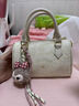 chongsukei小&ck今年流行波士頓包包天2025新款斜挎包韓版手提枕頭包 米白有掛件 曬單實(shí)拍圖