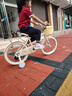 麥斯卡x迪士尼兒童自行車(chē)女童3-6-12歲男孩7腳踏折疊8小孩學(xué)生單車(chē)禮物 【小熊】+后座+禮包 18寸 曬單實(shí)拍圖