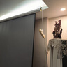 蝦皮 投影幕布電動家用遙控自動升降高清4K抗光壁掛辦公投影機幕布客廳臥室家庭影院投影布投影儀幕布 金屬 120吋16:9電動遙控【航空雙插，雙向通電】 曬單實拍圖