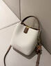 ANYSMIC包包女包奢侈品2026新款輕奢真皮斜挎水桶包手提夏季高級感百搭單 奶昔白 曬單實(shí)拍圖