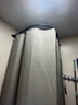 施香曼浴簾套裝免打孔隱形防水布衛(wèi)生間浴室隔斷簾淋浴弧形干濕分離 亞麻灰 A款桿+簾寬1.8米x2米高浴簾 曬單實(shí)拍圖