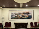 皖西秘境大會(huì )堂人民萬(wàn)里長(cháng)城畫(huà)沙發(fā)背景墻掛畫(huà)國畫(huà)辦公會(huì )議室墻壁裝飾畫(huà) 大會(huì )堂同款 萬(wàn)里長(cháng)城(CT-4433) 有機玻璃長(cháng)380高150厘米+實(shí)木框 曬單實(shí)拍圖