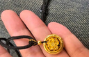 中國(guó)黃金（CHINA GOLD）黃金吊墜足金平安扣轉(zhuǎn)運(yùn)珠吊墜項(xiàng)鏈男女款編繩掛墜送女友生日禮物 轉(zhuǎn)運(yùn)平安扣約1.2g+金邊黑繩 曬單實(shí)拍圖