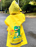 牧萌兒童雨衣男女童幼兒園小童寶寶全身防水男孩雨披 活力黃恐龍 XL 曬單實拍圖