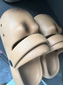 SEVEN ONLY OLINE丑萌卡皮巴拉兒童洞洞鞋男童女孩夏季防撞卡通外穿沙灘包頭涼拖鞋 棕色卡皮 有后跟帶 21 cm內長(cháng)【210】約32-33碼腳穿 曬單實(shí)拍圖