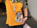 小熊依戀三層刺繡小包新款洋氣百搭手機(jī)包女斜挎單肩跑步手機(jī)腰包 曬單實(shí)拍圖