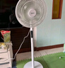 美的（Midea）【颶風(fēng)節(jié)能】七葉柔風(fēng)立式電風(fēng)扇/家用輕音落地扇/臺(tái)式小型風(fēng)扇/大風(fēng)力遙控定時(shí)搖頭風(fēng)扇 SAH35BSJ 曬單實(shí)拍圖
