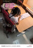 光明園迪燈桌一體兒童學習桌小學生書桌套裝可升降寫字桌課桌椅悅者120pro 悅者120 pro+V7-2F卡其+粉椅套 曬單實拍圖