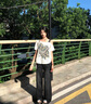 哈魯?shù)弦蛔旨缍绦鋞恤女美式蝴蝶露肩夏季2025年新款斜肩寬松顯瘦上衣 米杏色（噴墨位置隨機） M （100-110） 曬單實拍圖