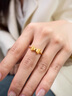 謝瑞麟（TSL） 黃金戒指開(kāi)口女款結(jié)婚蝴蝶結(jié)足金戒指YM678 約3.1克（工費(fèi)750元) 曬單實(shí)拍圖
