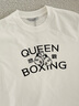 勁霸男裝（K-Boxing）【情侶款】秋冬時(shí)尚潮流廓形拳擊印花男女款T恤CTCN3726 米白（Queen款） M 曬單實(shí)拍圖