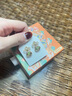 XUPING旭平首飾S合金時(shí)尚高級(jí)感花花小錢袋耳飾送閨蜜生日禮物 6號(hào)色-青爵色 1對(duì) 曬單實(shí)拍圖