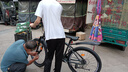 鳳凰山地自行車成人越野男女變速自行車單車青少年公路學(xué)生賽車 【鋼架/吉路爾內(nèi)外胎】條輪消灰 24速26寸【適合155-185cm】 曬單實(shí)拍圖
