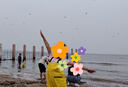 YogelTackle趕海連體褲兒童下水褲捉魚(yú)水衣玩水衣涉水服水褲水鞋一體玩沙水褲 曬單實(shí)拍圖