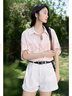 對白寬松休閑卷邊短袖襯衫女2025夏季新款氣質(zhì)襯衣松弛感顯瘦上衣 淺粉色 S 曬單實(shí)拍圖