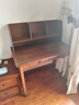 惠尋全實(shí)木書(shū)桌書(shū)架一體家用小戶(hù)型電腦桌臥室床邊小桌子中學(xué)生學(xué)習桌 胡桃色#書(shū)桌+書(shū)架 80cm*60cm*75cm【總高115cm】 曬單實(shí)拍圖