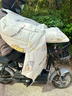 夢(mèng)多福 電動(dòng)車擋風(fēng)被秋冬季加厚加絨親子防風(fēng)被摩托車罩護(hù)膝防水擋風(fēng)衣 米色護(hù)肩護(hù)脖丨加厚超暖奧粒絨丨720°全包0透風(fēng) 曬單實(shí)拍圖