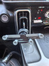 Eary 一粒車載手機支架卡扣式汽車導(dǎo)航手機支架出風(fēng)口重力感應(yīng)鋁合金屬固定防抖多功能萬能車用支撐架 黑色【重力感應(yīng)/小巧穩(wěn)固】 曬單實拍圖