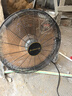 志高電風(fēng)扇工業(yè)扇趴地扇強力落地扇家商用臺式坐地大功率工廠(chǎng)爬地扇遠距送風(fēng)加密網(wǎng)罩 18寸銀色【四檔 升級五葉】大風(fēng)力 加密網(wǎng) 曬單實(shí)拍圖