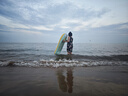 沖浪板浮排兒童充氣滑水板游泳圈水上玩具漂浮氣墊裝備男女童戲水 藍色兒童沖浪板（建議3-16歲） 【升級加厚PVC材質(zhì)】配打氣筒 曬單實拍圖