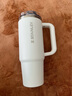 STANLEY巨無霸杯PRO吸管杯水杯保溫杯不銹鋼杯子大容量辦公1.18L-米白 曬單實(shí)拍圖
