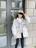 女童外套春秋款2025新款大童女孩秋裝夾克兒童戶(hù)外服網(wǎng)紅炸街風(fēng)衣 米灰色 140 曬單實(shí)拍圖