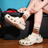 【95成新】卡駱馳（crocs）男女泡芙洞洞鞋戶(hù)外休閑時(shí)尚厚底一腳蹬沙灘鞋 207521-2Y2 39-40 曬單實(shí)拍圖