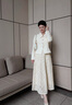 Mandy Zhang金絲嵌鉆氣質(zhì)白色小香風(fēng)外套女秋季知性風(fēng)翻領(lǐng)短款上衣 菱花白 S 曬單實(shí)拍圖