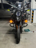 RUIHANG銳航E400摩托車鋪路射燈摩托車外置專用激光射燈強光款遠近光射燈 E400管夾安裝雙燈套餐 含燈罩 近黃遠白 曬單實拍圖