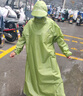 正雨雨衣電動車專用雨披騎行全身防飄防暴雨男女款單人一體 柚綠色【加高彈力領(lǐng)口防滲水】 XL 1件 【170-180cm】 曬單實拍圖