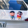 SMVP蠟筆小新汽車擺件小車內(nèi)飾品卡通可愛(ài)車載后備箱車頂車外裝飾用品 (12cm飛行員藍(lán)小新+紅小新)贈(zèng)送無(wú)痕貼 曬單實(shí)拍圖