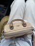蔻馳（COACH）【禮物】奧萊女士女包經(jīng)典標(biāo)志老花ROWAN 迷你波士頓單肩斜挎包 SV/沙黃色/灰褐色 混合色 曬單實(shí)拍圖
