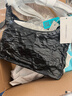 CHARLES&KEITH褶皺油蠟皮手提單肩腋下包女生日禮物CK2-40271360 Noir黑色 M 曬單實(shí)拍圖