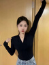 別語深V領修身打底衫女春秋氣質顯瘦高級感長袖t恤緊身上衣 黑色  L  曬單實拍圖