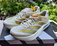 阿迪達(dá)斯 （adidas）男 跑步系列 ADIZERO BOSTON 13 M 跑步鞋 JS4947 粉白/金  42 曬單實(shí)拍圖