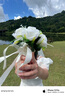手捧花結婚領(lǐng)證道具仿真花婚禮裝飾花束求婚訂婚新娘伴娘玫瑰假花 【白色】手捧花束 尺寸（20*20cm） 曬單實(shí)拍圖