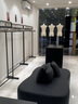 輕致家服裝店圓形沙發(fā)黑色雙面弧形售樓處酒店沙發(fā)美容院輕奢服裝店沙發(fā) 雙面沙發(fā)-180cm黑色 防貓抓科技皮-耐磨實(shí)用好打理 曬單實(shí)拍圖