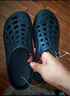迪卡儂（DECATHLON）游泳男士涼鞋沙灘拖鞋洞洞鞋外穿NABD2028001深藍(lán)色網(wǎng)格款43碼 曬單實(shí)拍圖